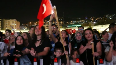 Milli İrade Meydanı’nda 30 Ağustos kutlamaları on binleri buluşturdu