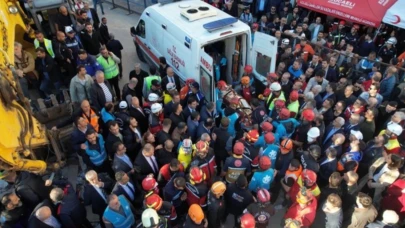Gebze'de çöken binadan sağ olarak kurtarıldı