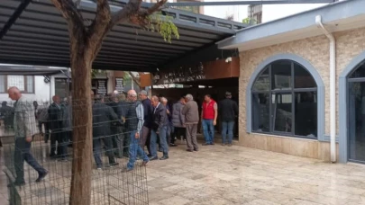 Eşi tarafından sokak ortasında öldürülen kadın son yolculuğuna uğurlandı