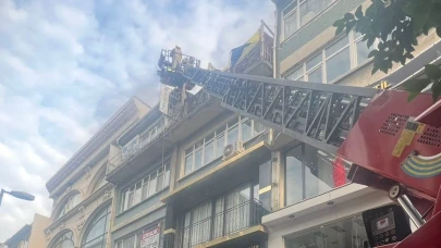 Şişli’de 4 katlı binada çıkan yangında 1 kişi yanarak hayatını kaybetti