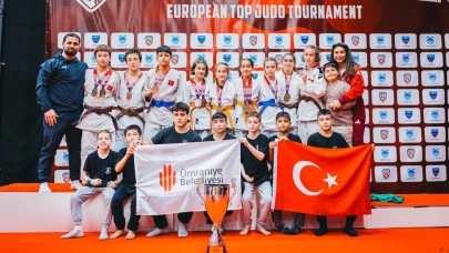 Avrupa’da zirveye adım: Ümraniye judoda kupayı kaldırdı