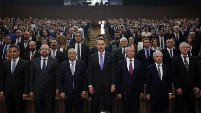 Bakan Bayraktar: "Enerjide bağımsız bir Türkiye hedefinde en önemli görev enerji uzmanlarına düşüyor"