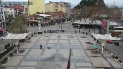 Balıkesir’de deprem anı kamerada
