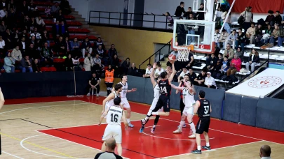 Sakarya Büyükşehir basketbol serinin son karşılaşmasına Uşak’ta çıkacak