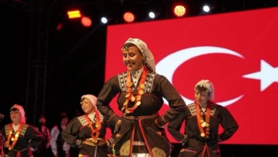 Deniz, Kum, Güneş ve Halk Oyunlarıyla Dolu Unutulmaz Bir Gece!