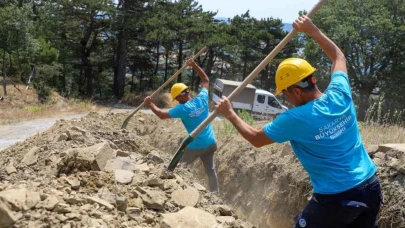 Geyve'de su kayıp ve kesintilerine neden olan içme su altyapısını yeniliyor