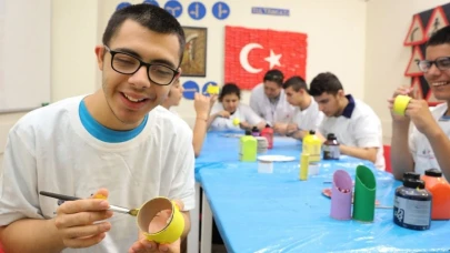 İstanbul’da 21 merkezde özel gereksinimli bireyler için atölyeler başladı