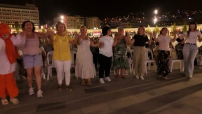 İzmit Milli İrade Meydanı’nda Rockabesk rüzgârı esti