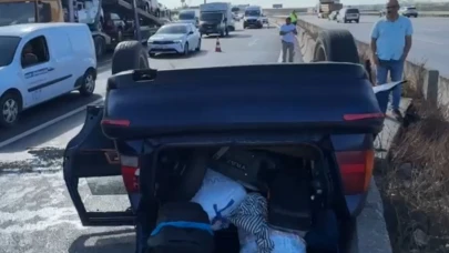 Kocaeli’de oto çekiciyle çarpışan otomobil devrildi: 3 yaralı