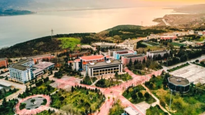 Prof. Dr. Hamza Al 'Geleceğin Dünyasını Şekillendirecek Bireyleri Yetiştirmeye Devam Edeceğiz'