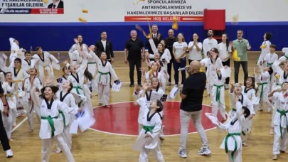 Tekvando sporcuları kuşak atladı