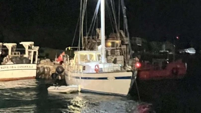 Çanakkale Boğazı’nda makine arızası yaparak sürüklenen tekne kurtarıldı