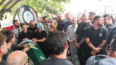 Sanatçı Güllü son yolculuğuna uğurlanıyor