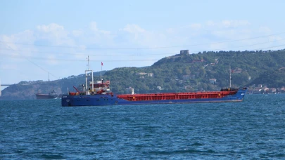 İstanbul Boğazı'nda kaza yapan kuru yük gemisi Sarıyer'e getirildi