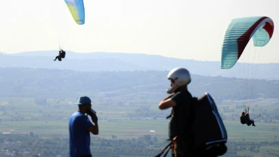 Sakarya’da yamaç paraşütü pilotları gökyüzüyle tanışıyor