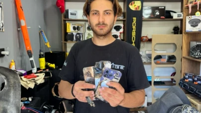 Binlerce liralık telefon bir anda alev aldı