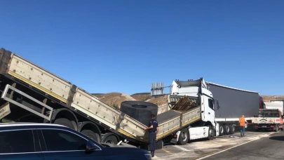 Bilecik'te 3 aracın karıştığı zincirleme trafik kazasında 1 kişi yaralandı