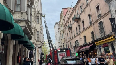 Beyoğlu’nda otelde çıkan yangın kontrol altına alındı