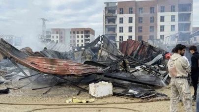 Arnavutköy’de şantiye konteynerlarında yangın: İşçiler son anda kurtuldu