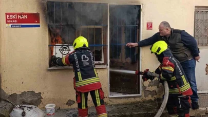 Burhaniye de baharatçı dükkanı yandı
