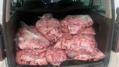 Jandarmanın durdurduğu araçtan 450 kilo bozulmuş et çıktı