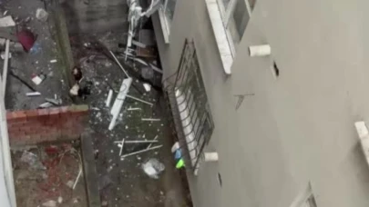 Esenyurt’ta 4 katlı binanın giriş katında patlama: Olay yerine ekipler sevk edildi