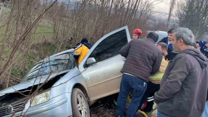İnegöl’de kontrolden çıkan otomobil ağaca çarptı: 1 yaralı