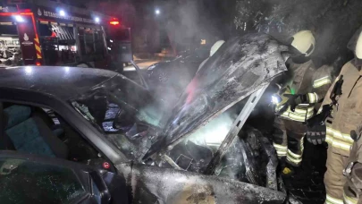 Kadıköy’de apartman otoparkında otomobil alev aldı