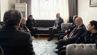 İstanbul Valisi Davut Gül, Güngören’de uğradığı bıçaklı saldırı sonucu hayatını kaybeden Atlas Çağlayan’ın ailesini ziyaret etti