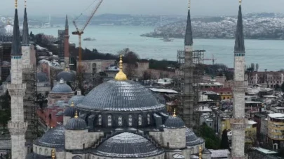 Karlı havanın etkili olduğu Tarihi Yarımada havadan görüntülendi