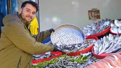 Bu yıl tezgahların yıldızı palamut yerine Karadeniz hamsisi oldu