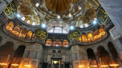 Bakan Ersoy açıkladı: "Ayasofya’da süreç devam ediyor, Sultanahmet’te çalışmalar tamamlandı"