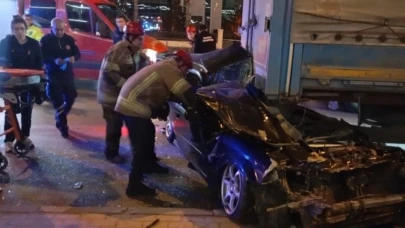 Otomobil tırın altına girdi: Sürücü ağır yaralandı