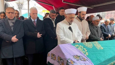Fatih’te çöken binada hayatını kaybeden yaşlı kadın son yolculuğuna uğurlandı