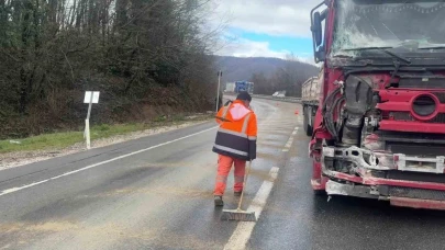 Makaslayan tır kara yolunu kapattı