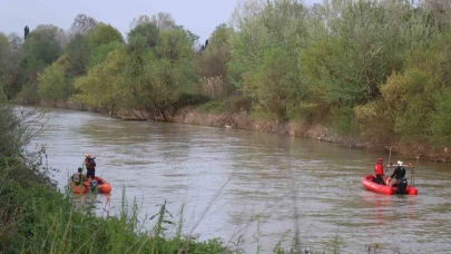 Sakarya Nehri’ne düşen çocuğu arama çalışmaları havadan görüntülendi