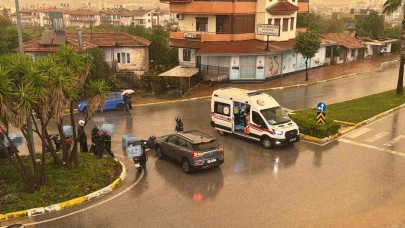 Otomobil ile motosikletin çarpışma anı kamerada: 1 yaralı