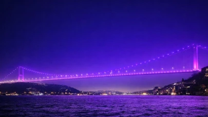 Galata Kulesi’ne "Kanserde Erken Teşhis Hayat Kurtarır" mesajı yansıtıldı