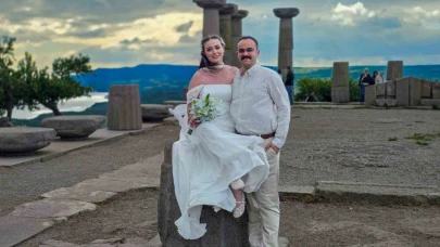 Antik kent, düğün fotoğrafı çektirmek isteyen çifte doğal fotoğraf stüdyosu oldu