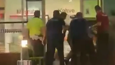 Adnan Menderes Havalimanında hareketli anlar: 4 polis bıçaklandı