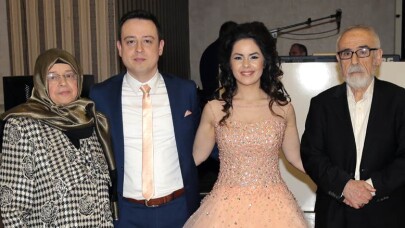 Büşra ile Barbaros rüya gibi bir törenle nişanlandılar