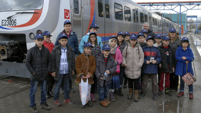 Sakaryalı Minikler Vagon Fabrikasını Gezdi