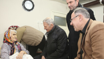 Evi yanan yaşlı kadına Adapazarı Belediyesi sahip çıktı