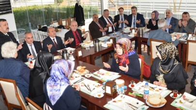Öztürk, Kız Öğrencileri Ağırladı