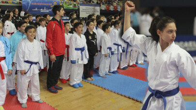 Büyükşehir Karate Ligi'nin dördüncü etabı yapıldı