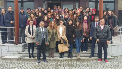 Öğretmen adayları Sokak Hayvanları Bakım Merkezi’ni gezdi