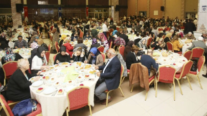 Dedeler, nineler, torunlar yemekte buluştu
