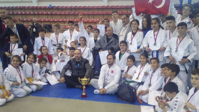 Sakarya, Düzce Türk Judo Kafilesi şampiyon oldu