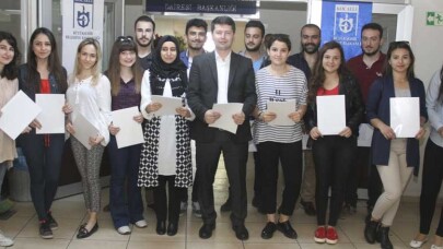 Braille alfabesiyle yazılmış menüler kafelere dağıtılacak