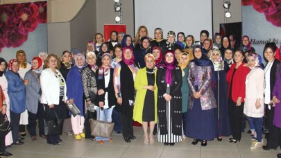 Sakaryalı AK Kadınlar anneler gününü Zonguldak’ta kutladı